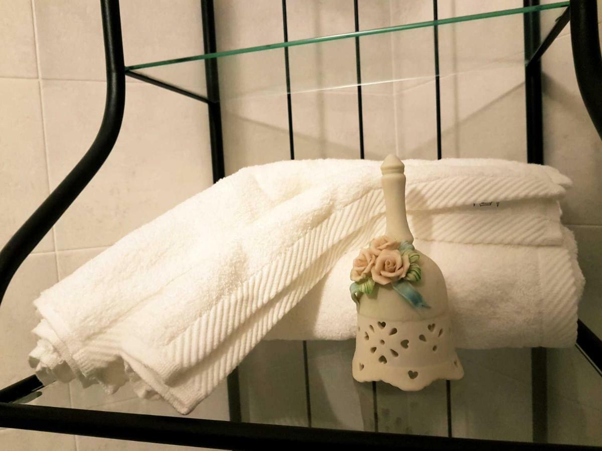 B&B Tre Passi Dalla Torre Montesarchio Ngoại thất bức ảnh